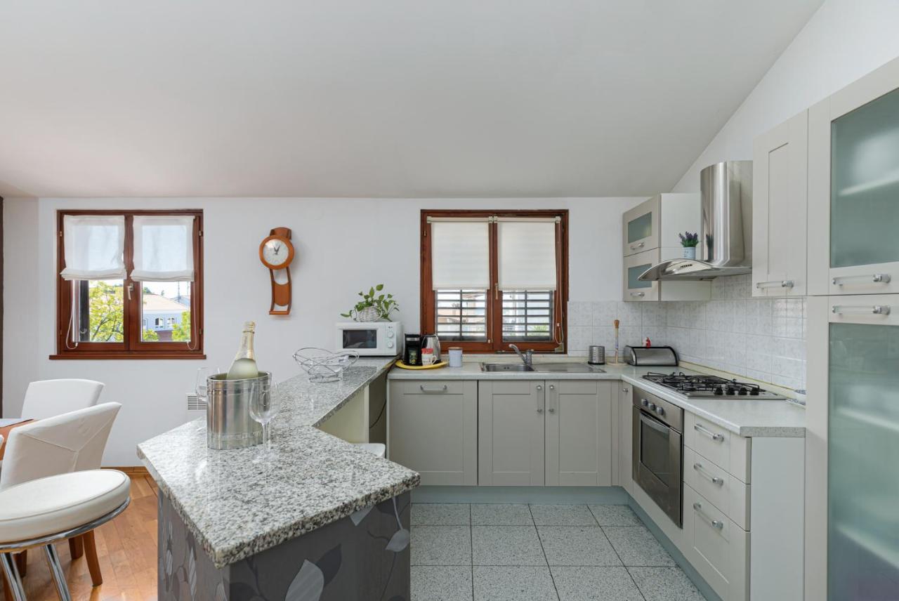 Biba Lux Apartment โปเรช ภายนอก รูปภาพ