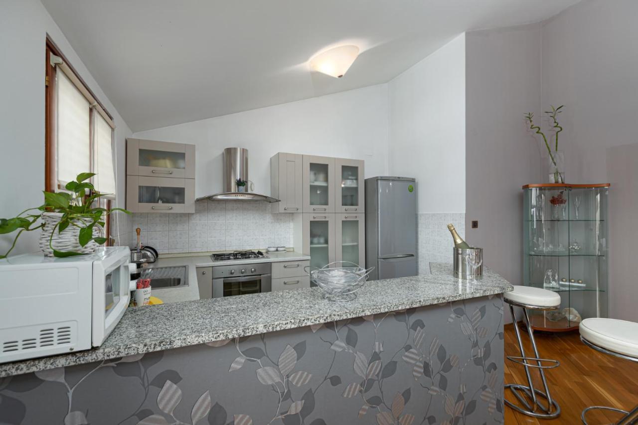 Biba Lux Apartment โปเรช ภายนอก รูปภาพ
